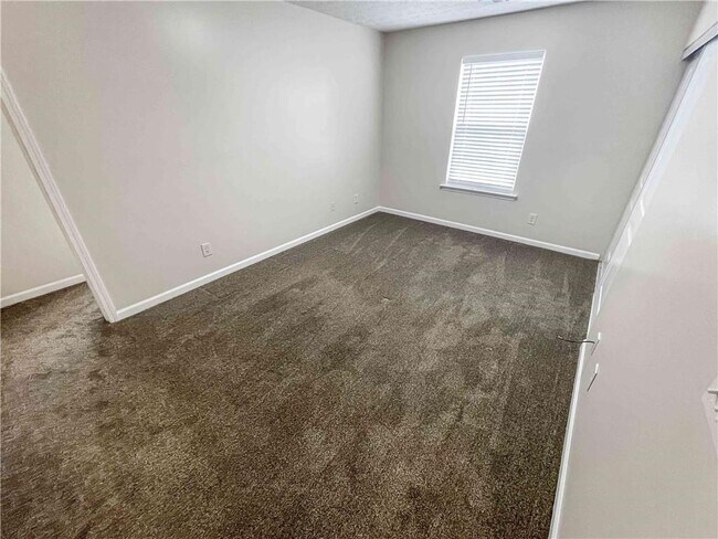 Building Photo - 6205 Tree Ridge Dr N W