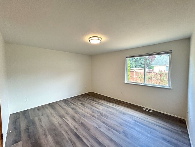 Building Photo - 3 bedroom Rambler in Browns point