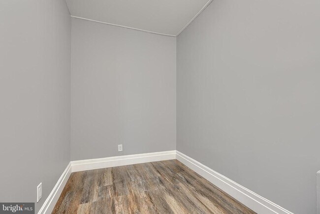 Building Photo - 2533 W Lombard St