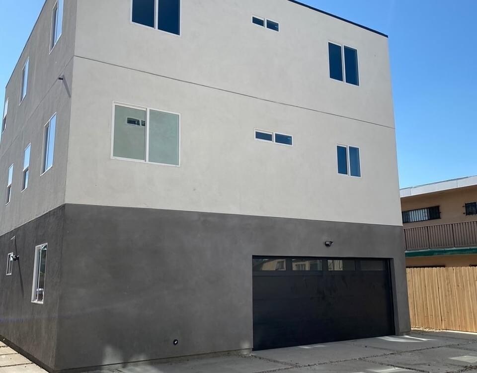 Building Photo - 791 E 41st St