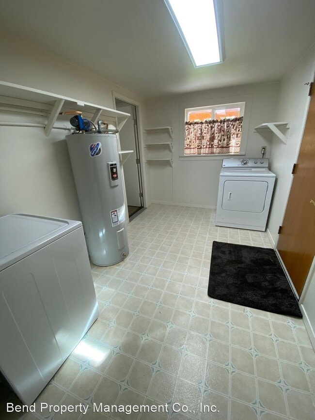 Building Photo - 3 br, 1 bath House - 1459 NW Kingston