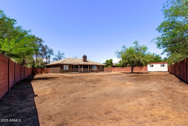 Building Photo - 501 E Desert Hills Estate Dr