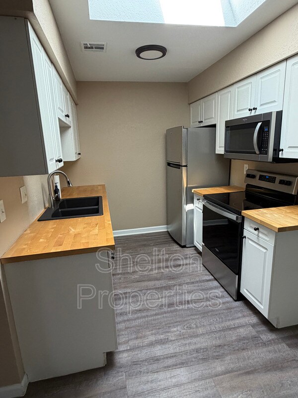 Building Photo - 501 W Tonopah Dr