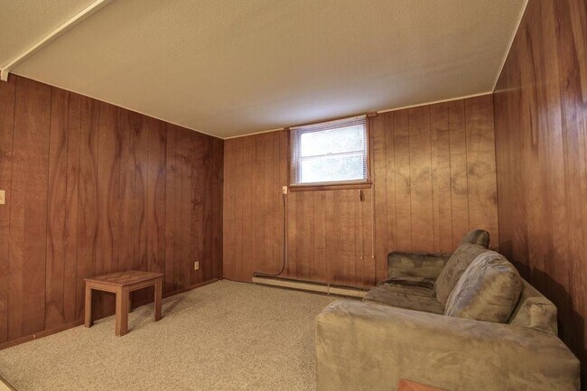 Interior Photo - 106 N Gregory St