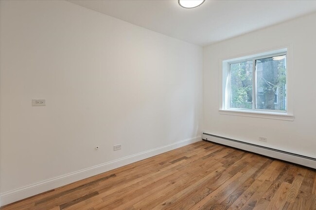 Building Photo - 1441 W Farwell Ave