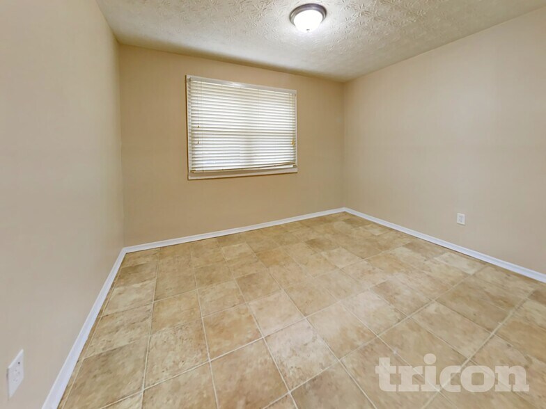 Building Photo - 3326 Newbury Rd