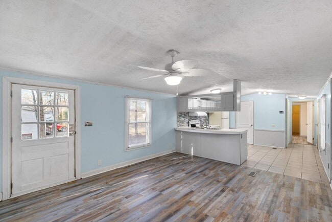 Building Photo - Peaceful Coastal Living Close to the Beach!