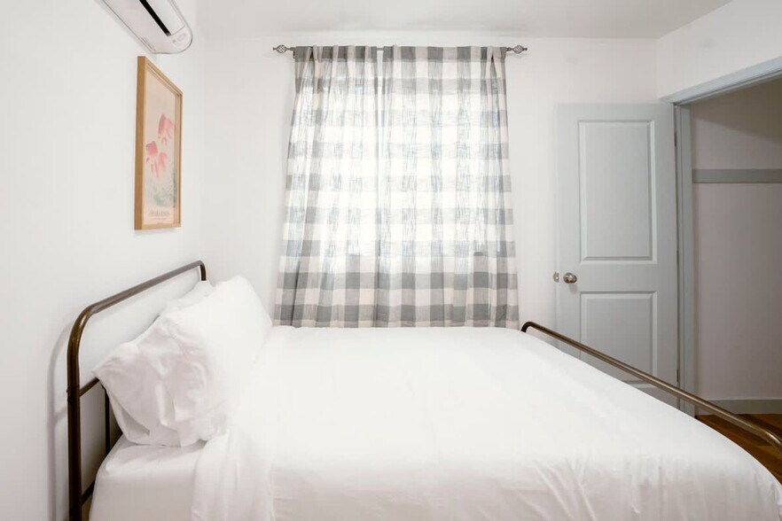 Building Photo - 1384 Ridge Ave