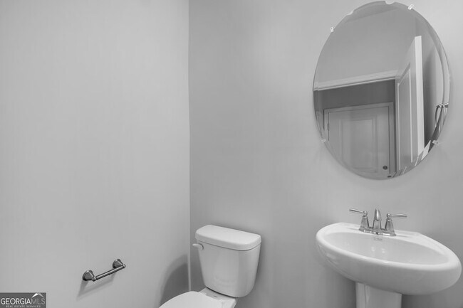 Building Photo - 267 Dendron Dr