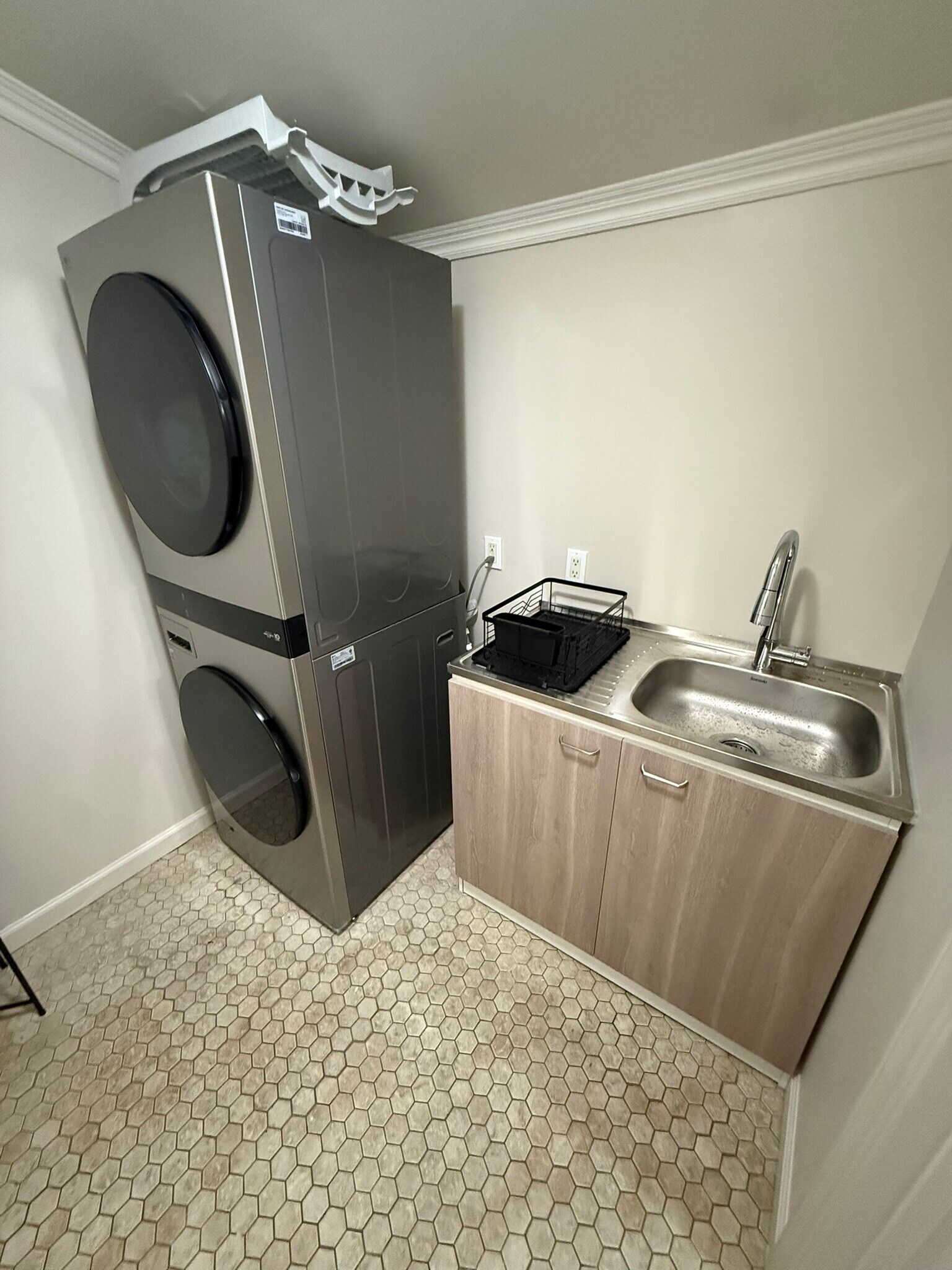 Building Photo - 15916 Binney St