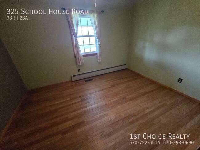 Building Photo - 325 Schoolhouse Rd