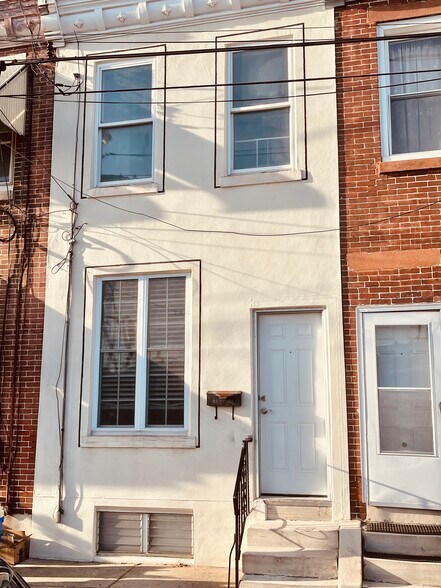 Building Photo - 3262 Emery St