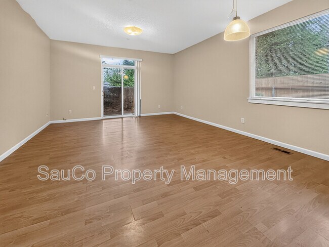 Building Photo - 1109 NE 106th Ave