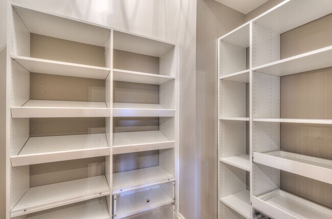Building Photo - 4100A Oriole Pl