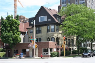 Building Photo - 1700 - 1702 N Farwell Ave