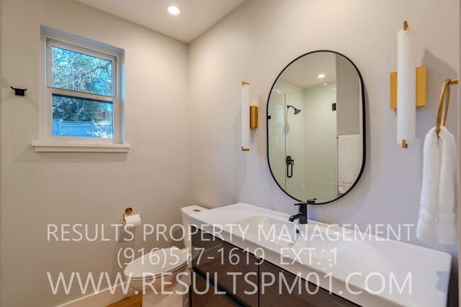 Building Photo - Stunning luxury custom home! 4 bedrooms heart of Fairoaks