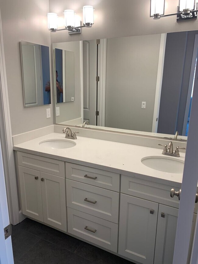 Building Photo - Gorgeous 4 Bedroom 3 Bathroom Single Level New Construction Home in Northeast Santa Rosa