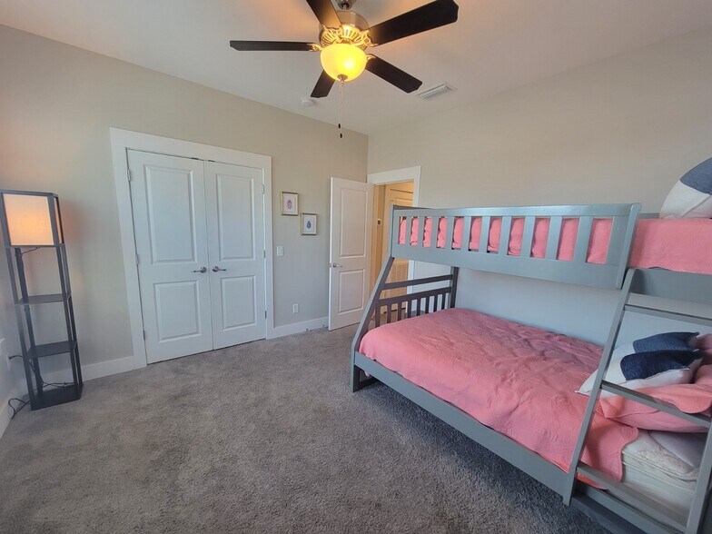 Building Photo - 100 Seabreeze Cir