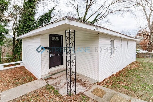 Building Photo - 800 Chester Ave