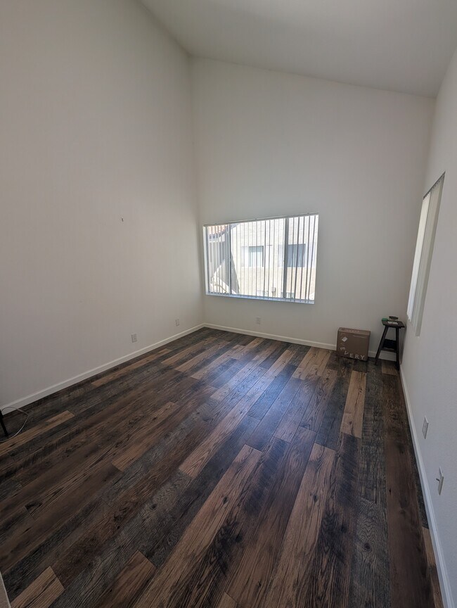 Building Photo - 24465 Valle Del Oro