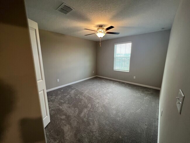 Building Photo - 352 Argyll Dr