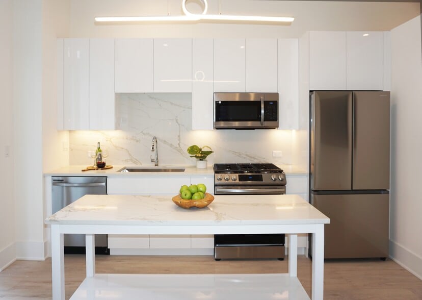 Building Photo - 812 West Adams