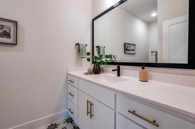 Building Photo - 7501 Hewitt Dr