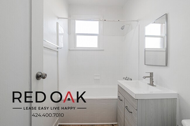 Building Photo - 454 S Catalina St