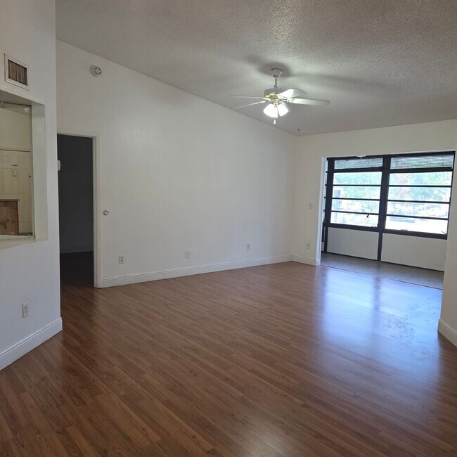 Building Photo - 6031 Scotchwood Glen