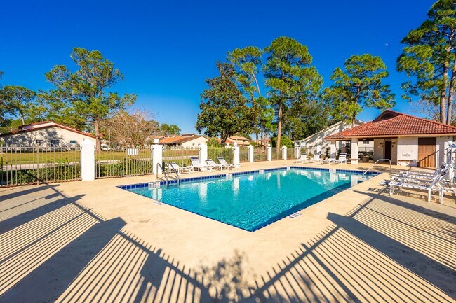 Building Photo - TOWNHOMES WEST, PORT ORANGE!