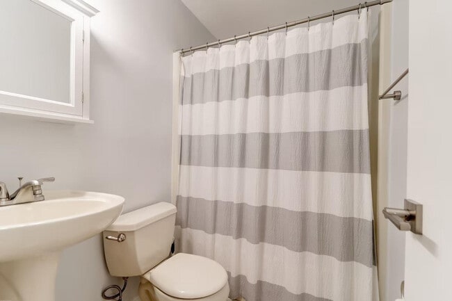 Building Photo - 412 St Charles Ct