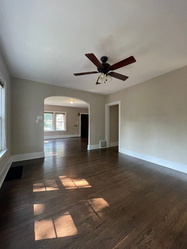 Building Photo - Three Bedroom Home in Kalamazoo