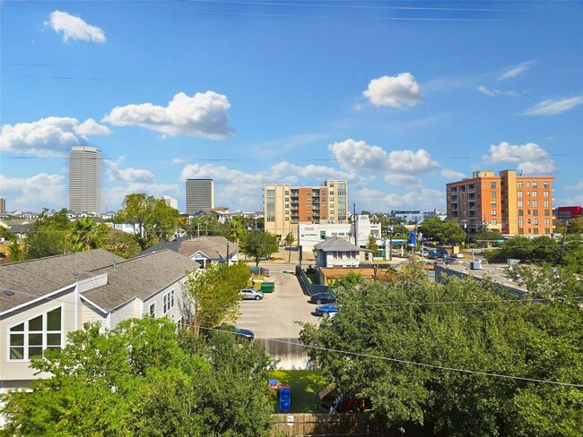 Building Photo - 1700 Montrose Blvd