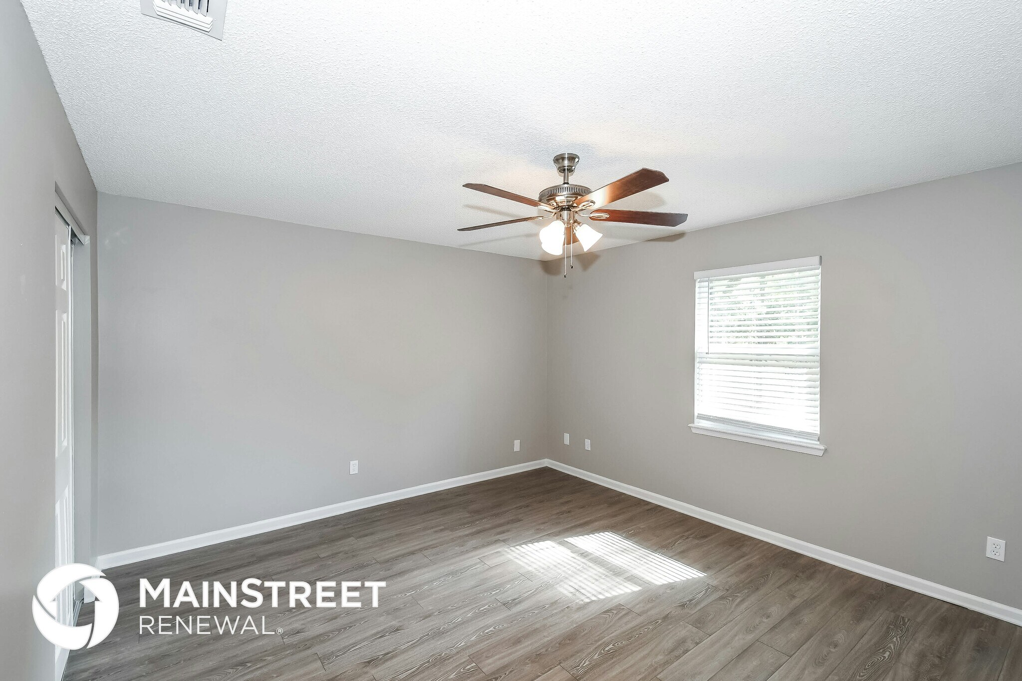 Building Photo - 2419 Winterwood Cir E