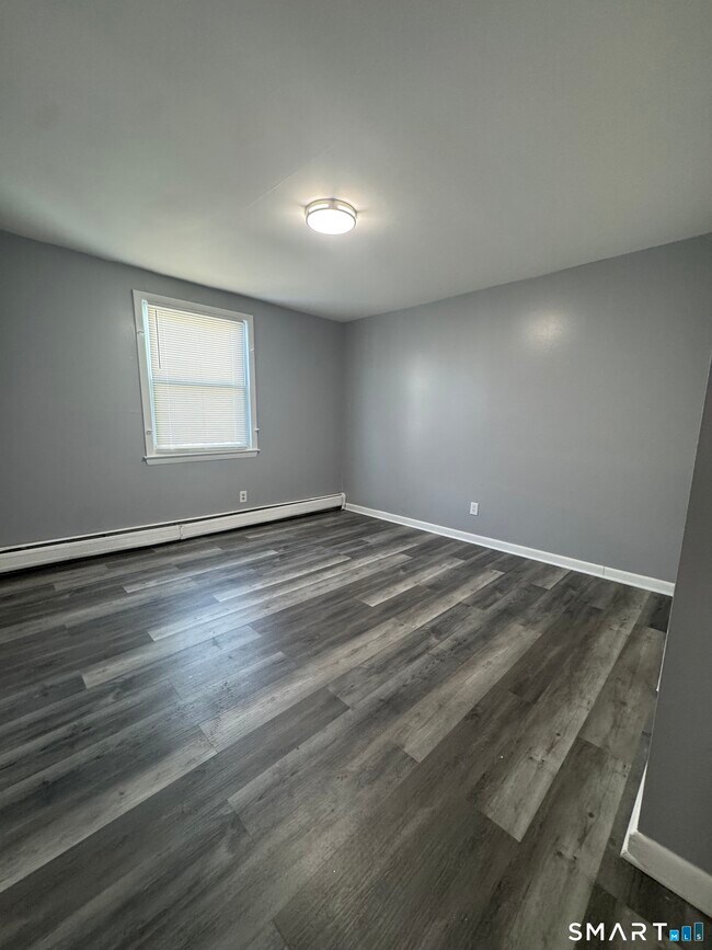 Building Photo - 32 Platt St