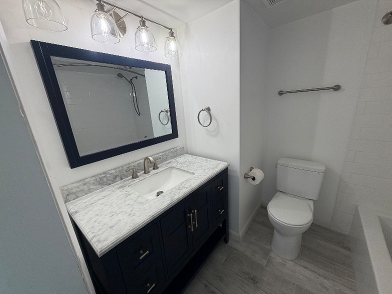 Building Photo - 5000 Ocean Beach Blvd