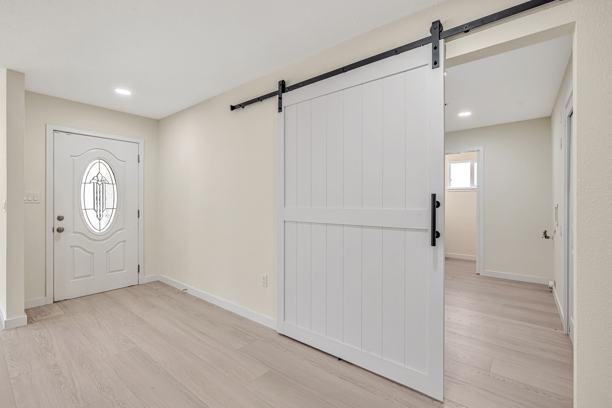 Building Photo - 6941 Golf View Dr