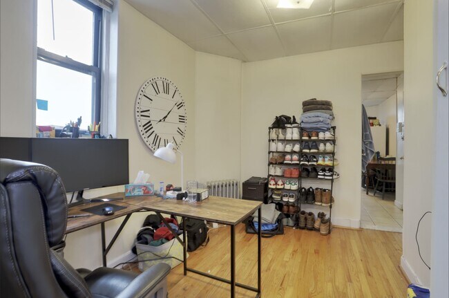 Building Photo - 205 3rd St