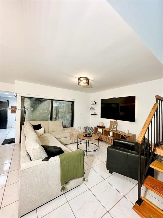 Building Photo - 5975 SW 137th Ave