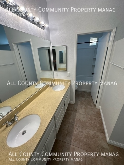 Building Photo - 1857 Creekside Dr