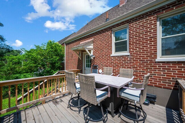 Building Photo - 3 Bedroom || 1.5 Bathroom Single Family Home