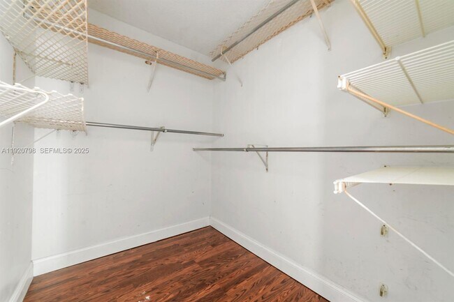 Building Photo - 2311 S Cypress Bend Dr