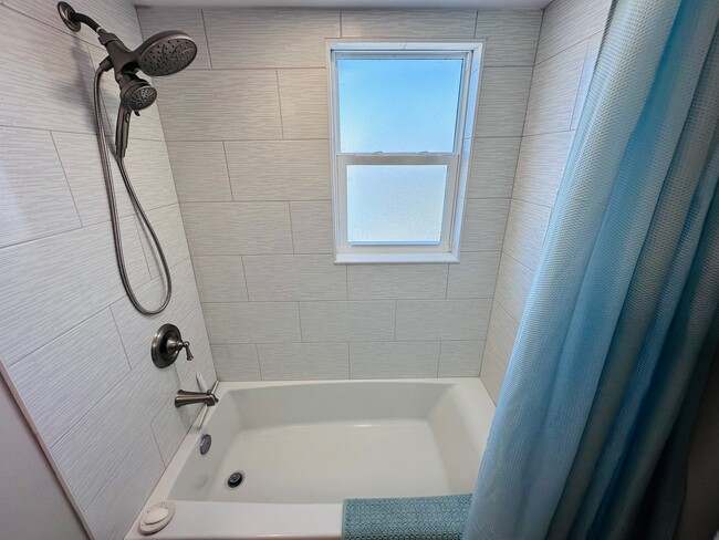 Building Photo - 555 Gulf Way