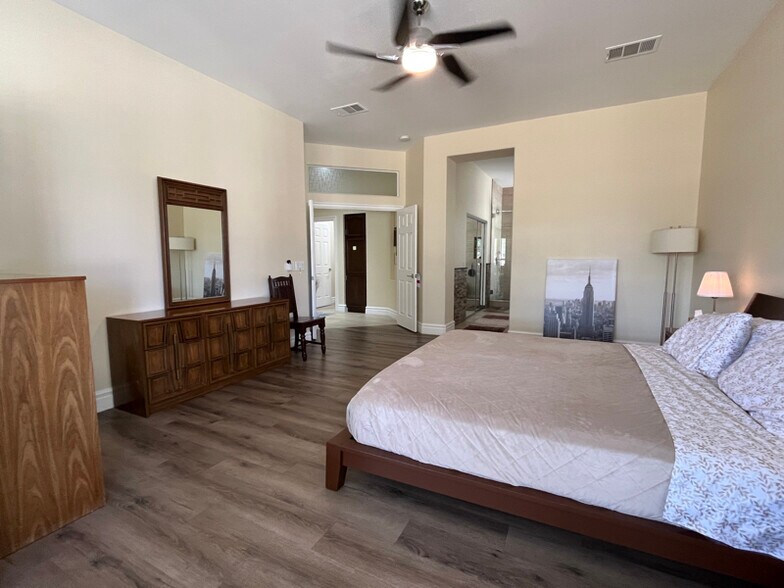 Building Photo - 9499 Castillana Ct