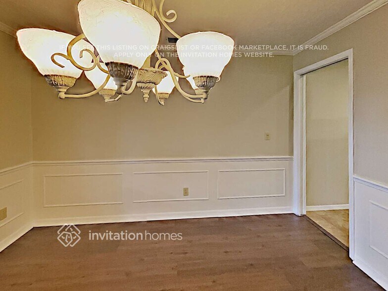 Building Photo - 622 S Sweetwater Blvd