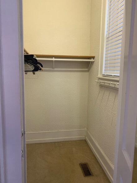 Building Photo - 2427 Vineville Ave