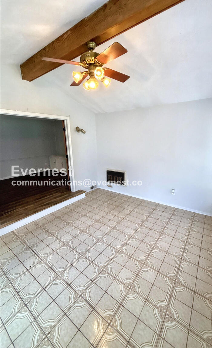 Building Photo - 2185 Cottontail Dr