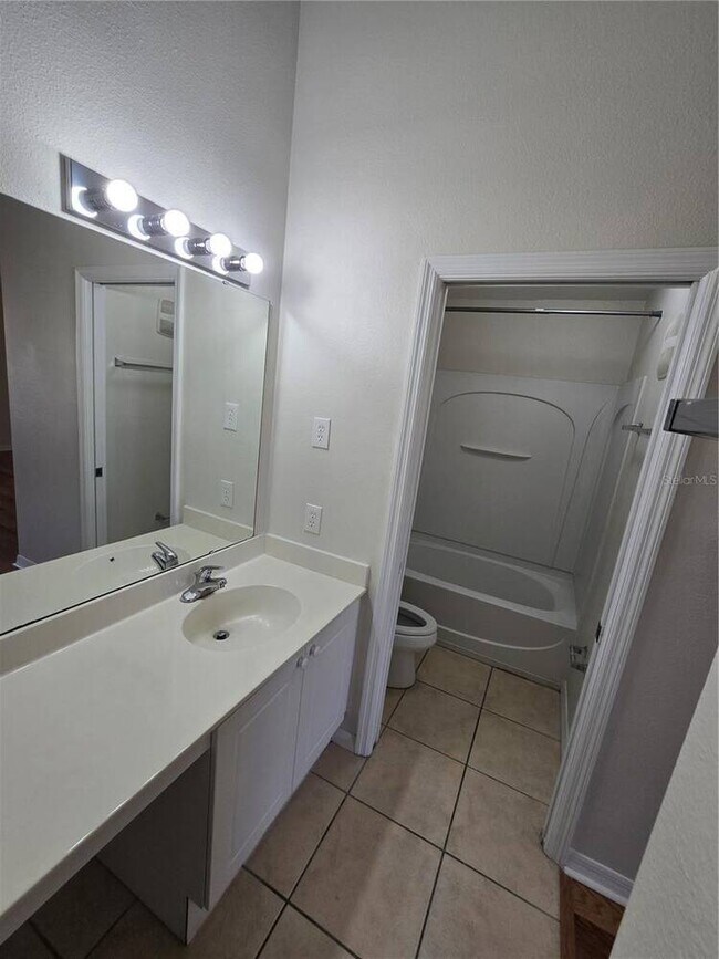 Building Photo - 2790 Club Cortile Cir