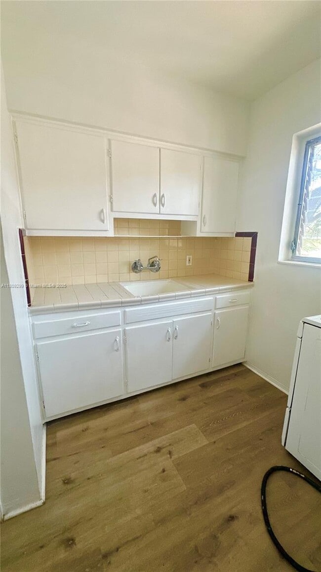 Building Photo - 4740 Pine Tree Dr