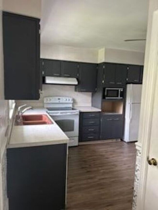 Building Photo - Charming 3BR House in Louisville